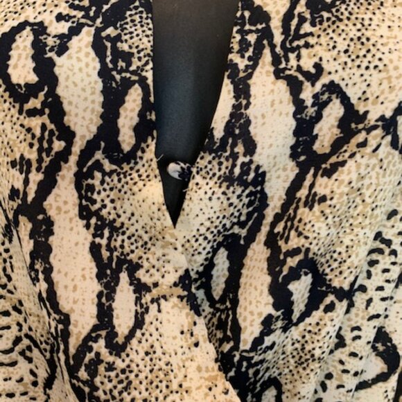 animal print short suit with waist tie - Picture 4 of 5